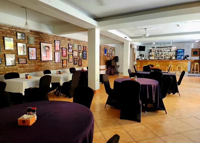 Altamont West Hotel